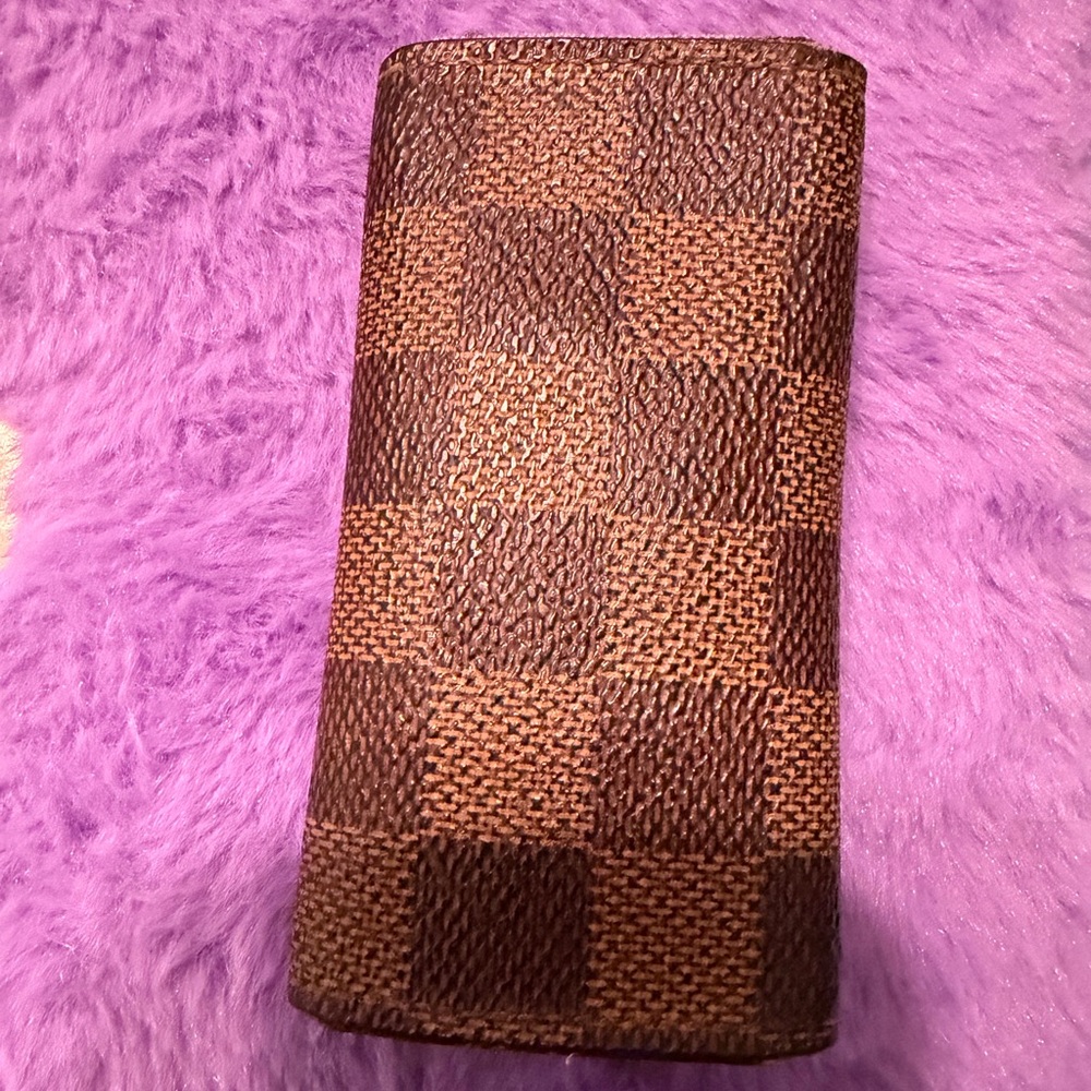 Louis Vuitton 4 Key Holder - Picture 2 of 10